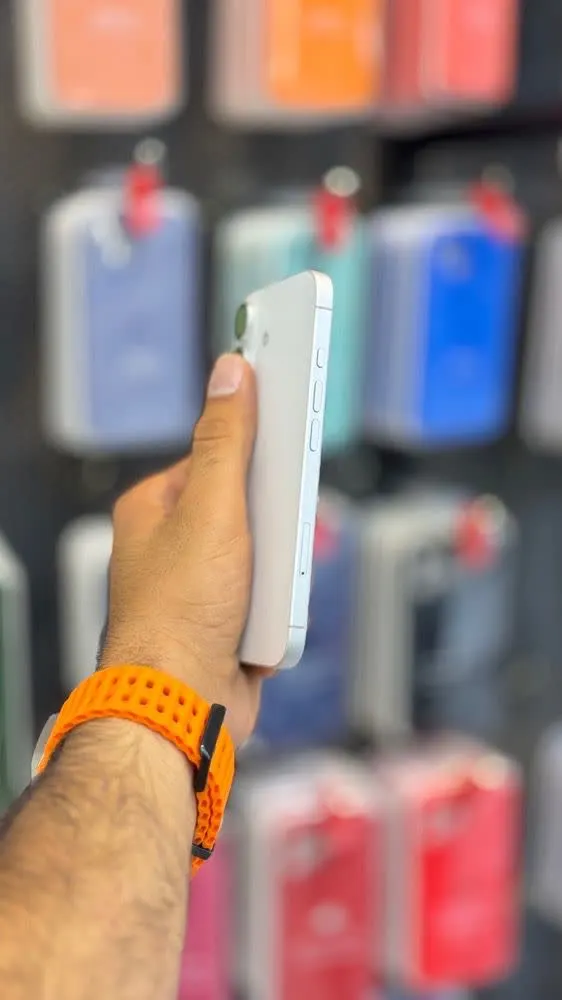 گوشی اپل iPhone 16 دست دوم (استوک) | بارجیستر | حافظه 128 گیگابایت | پارت نامبر CH | بدون باز شدگی | دو سیمکارت | به همراه اداپتور (پلمب) - تصویر ۳