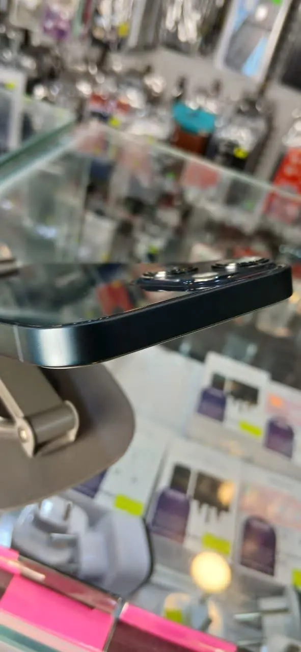 گوشی اپل iPhone 13  دست دوم (استوک) | بارجیستر حافظه 128 گیگابایت | پارت نامبر CH | بدون باز شدگی | دو سیمکارت | به همراه اداپتور و کابل (پلمب) - تصویر ۲