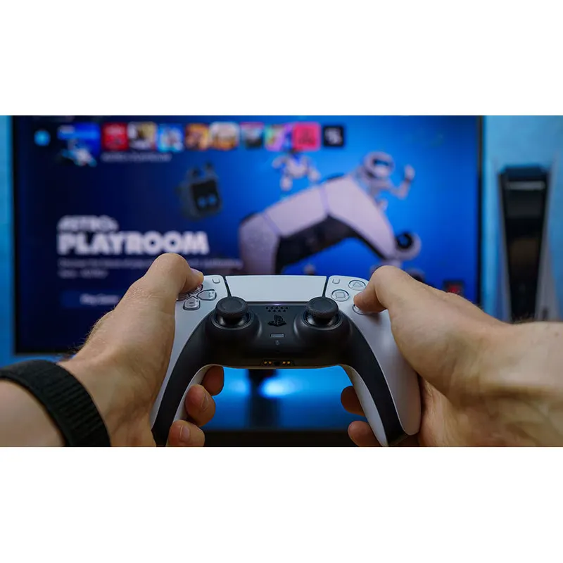 کنسول بازی سونی استوک مدل PlayStation 5 Slim ظرفیت 1 ترابایت ریجن اروپا نسخه دیسک‌خور به همراه دسته اضافی و پایه شارژر و کیف (فول بازی) - تصویر ۴